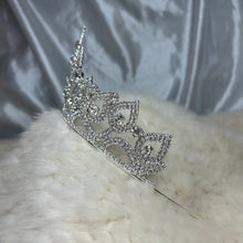 Load image into Gallery viewer, Pointy Sparkly Silver Tiara
