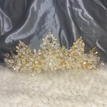 Load image into Gallery viewer, Golden Shiny Pointy Royal Tiara
